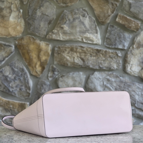 Michael Kors Jet Set Large Pink Tote - Picture 4 of 10